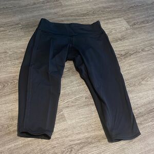 Lululemon size 2 capris